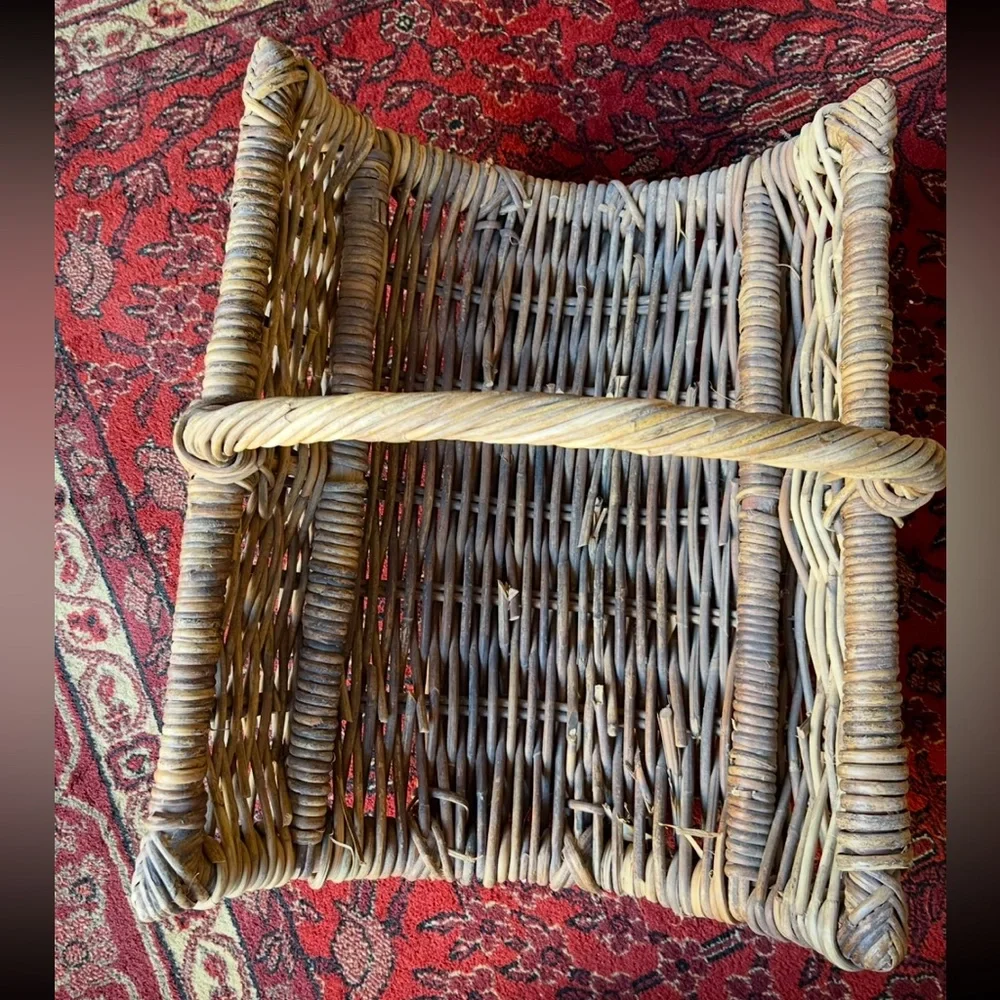 Antique / Vintage Rustic Foraging Harvesting Kindling Pinecone Collecting Basket